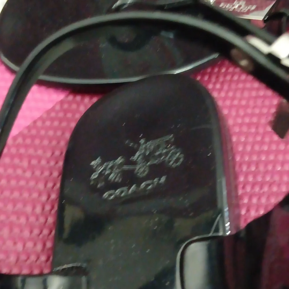 Coach - Picture 5 of 6